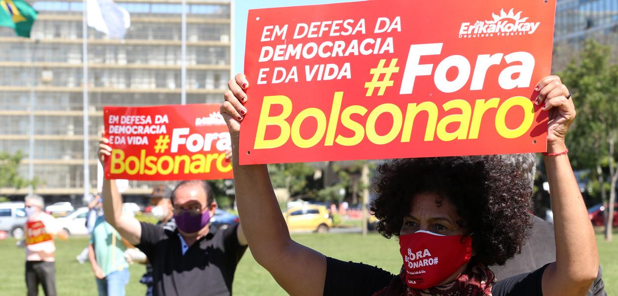 Brasília- DF. 21-05-2020- Presidenta do PT, Gleisi Hoffmann e parlamentares da oposição durante entrevista após entrar com pedido de impeachment do Bolsonaro.