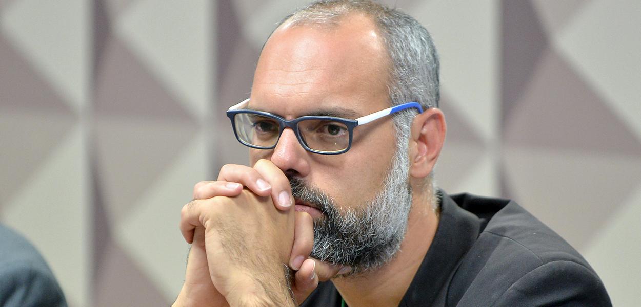 Blogueiro bolsonarista, Allan dos Santos lamenta recuo de Bolsonaro: 'Game  over' - ISTOÉ Independente