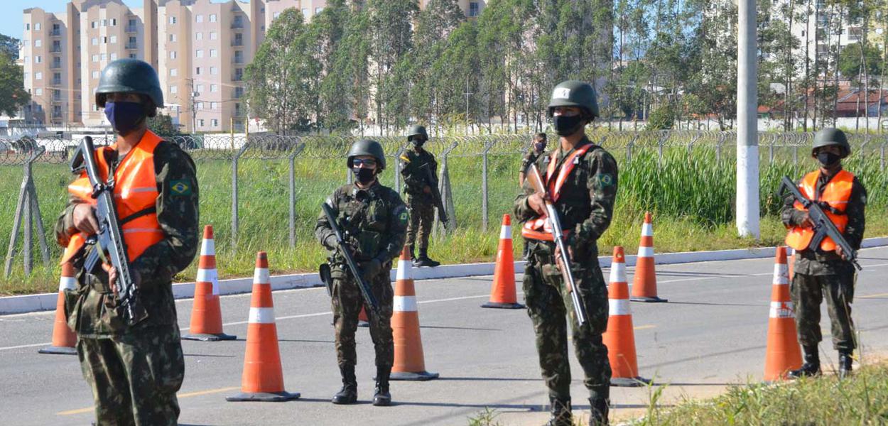 Exército Brasileiro - #PreparoConstante 3º Regimento de #Cavalaria de  Guarda realiza treinamentos para as Operações de Garantia da Lei e da Ordem  (GLO), em Porto Alegre-RS. #BraçoForte #Cavalaria