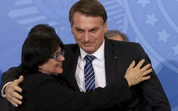 Com apoio de Damares, governo Bolsonaro pagou missionários religiosos em terra ianomâmi