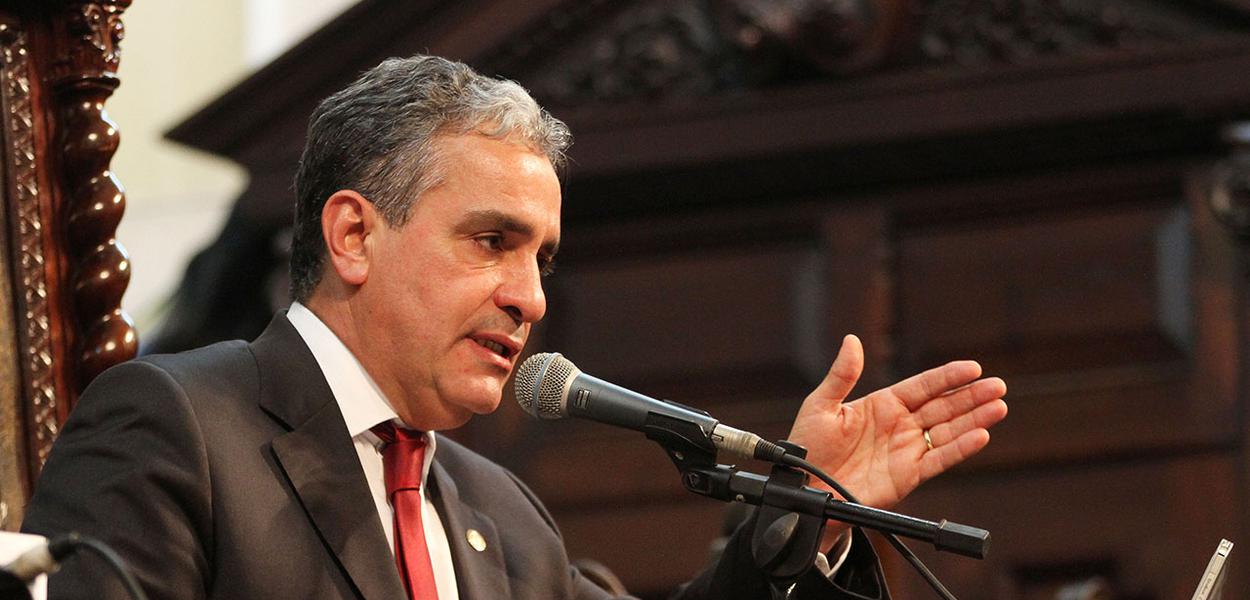 PT avalia candidatura de André Ceciliano a governo tampão no Rio