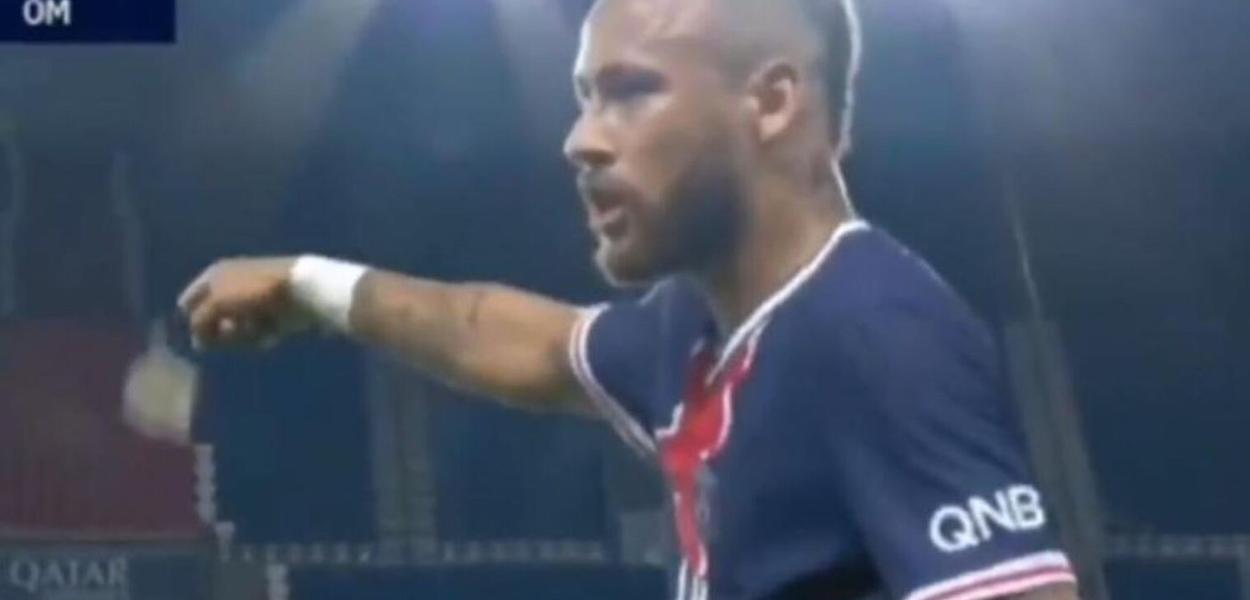 Zagueiro do Lille se diz desrespeitado por Neymar: Jogou esparadrapo na  minha cara!