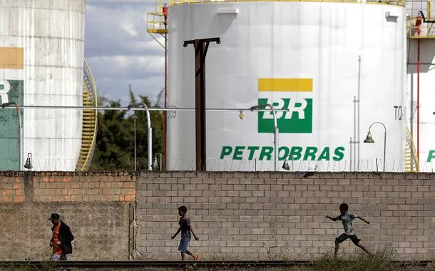 Petrobras cancela planos de privatização de 5 refinarias após novo acordo com Cade