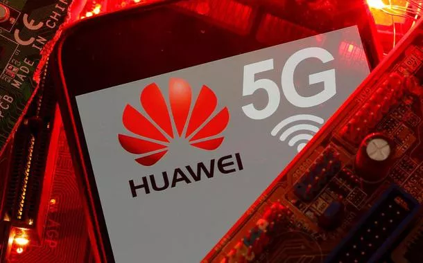 Para driblar sanções, Huawei lança celular com sistema operacional próprio