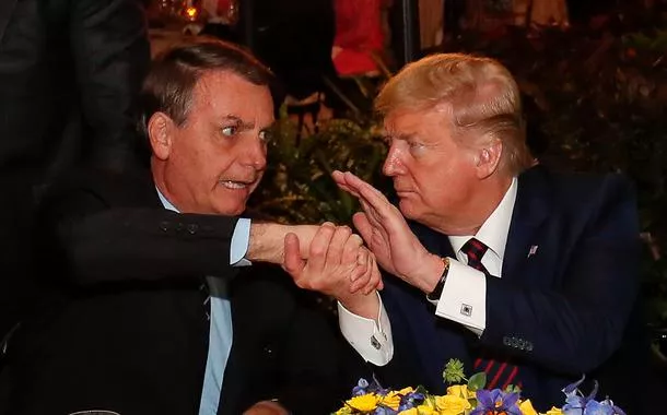 Prestes a ser preso, Bolsonaro diz esperar apoio de Trump para voltar ao poder