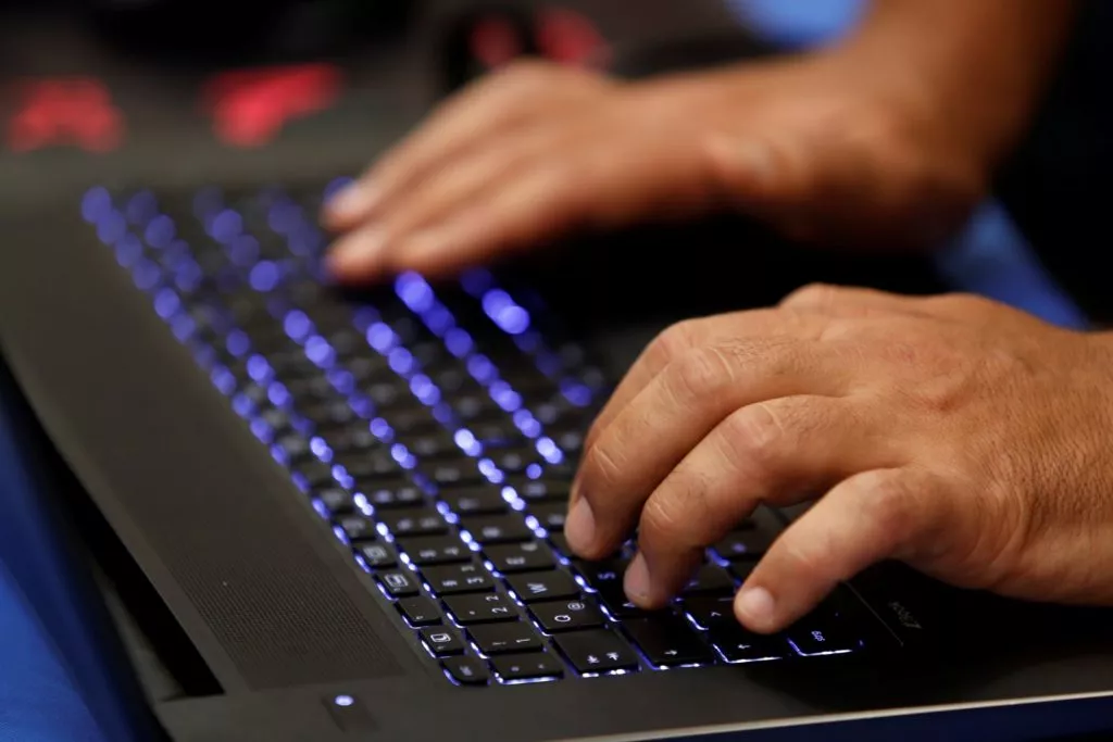 Facções montam bancos digitais para lavar bilhões no Brasil