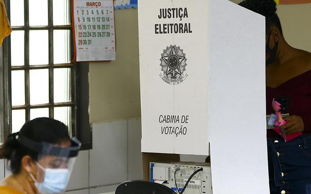 Eleitores vão ás urnas para as eleições municipais 2020.