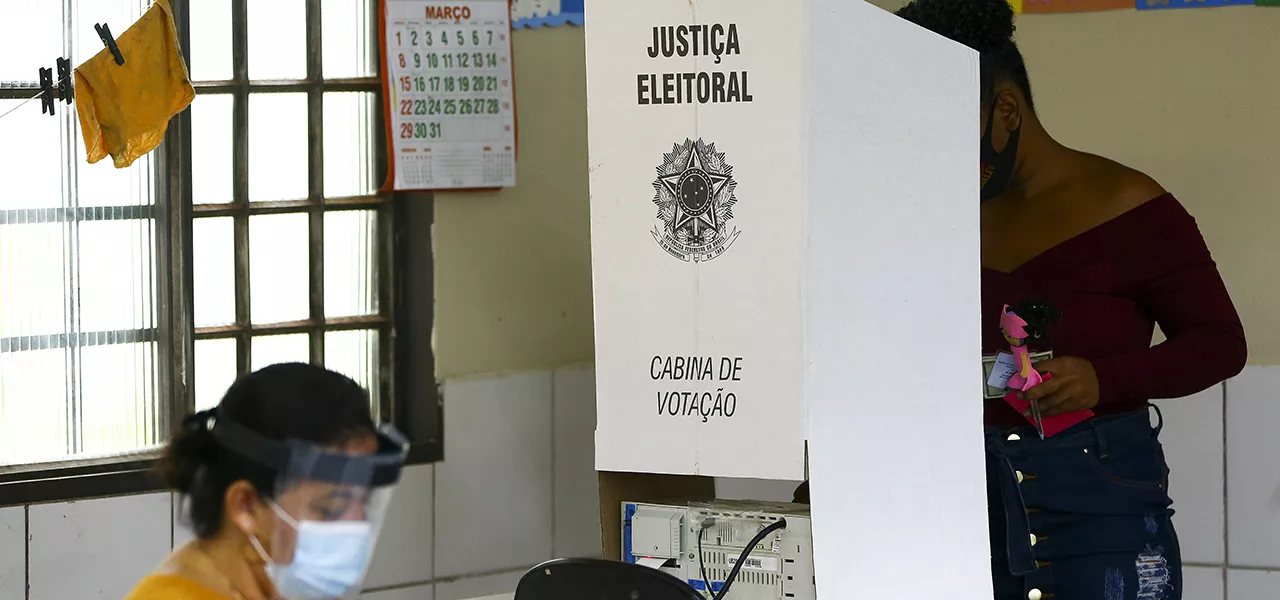 Eleitores vão ás urnas para as eleições municipais 2020