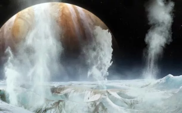 Europa. A lua fluorescente de Júpiter