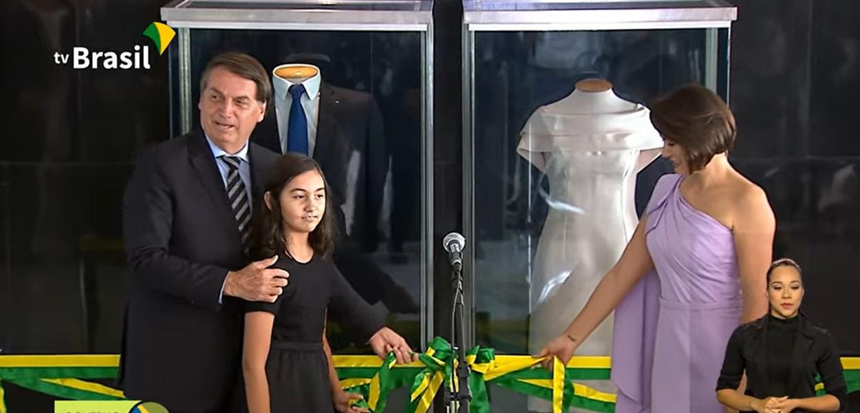 Laura Bolsonaro: Presidente diz participar pouco da educação da filha