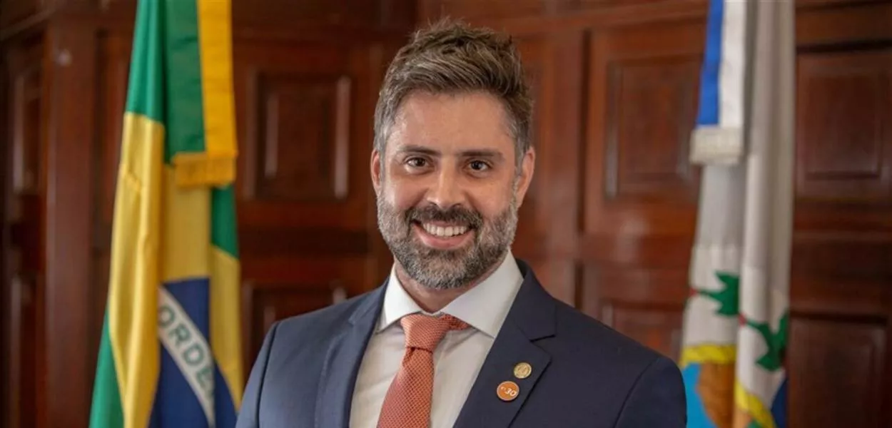 Ex-deputado bolsonarista é condenado a pagar R$ 30 mil por postagem racista nas redes