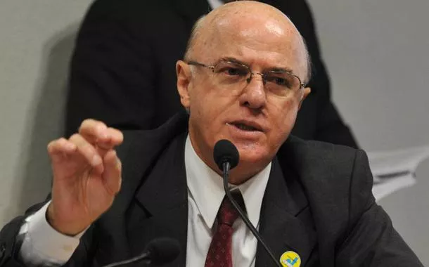 Um almirante em defesa da Nação