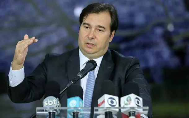 Rodrigo Maia diz que Tarcísio virou favorito a perder a eleição