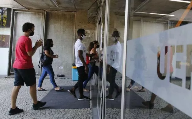 Intransigências marcam a negociação na UERJ: estudantes continuam na luta por seus direitos