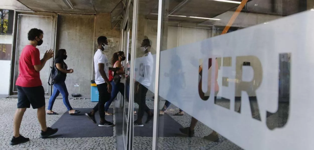 Intransigências marcam a negociação na UERJ: estudantes continuam na luta por seus direitos