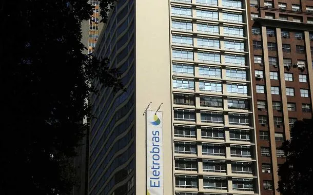 Privatizar a Eletrobras, prioridade máxima do governo em meio ao maior morticínio da história