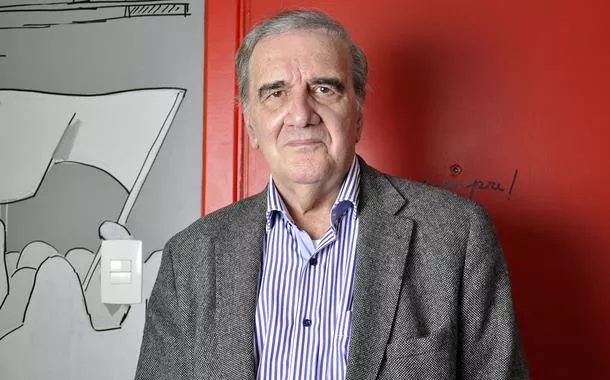 "Barbárie precisa ser combatida com o fortalecimento das instituições democráticas", diz Belluzzo