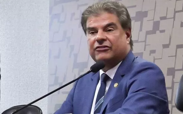 Senadores viajam aos EUA para tentar barrar tarifaço de Trump