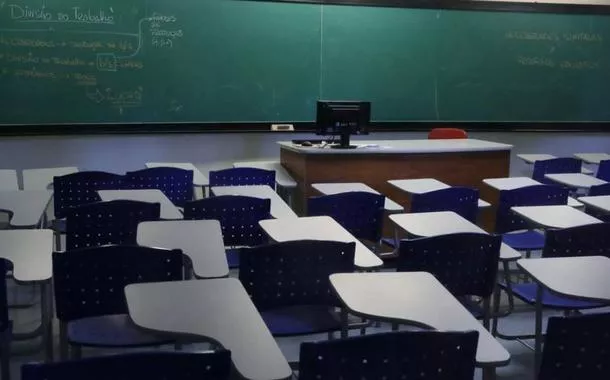 Frequência escolar de crianças de 0 a 3 anos atinge meta do PNE em apenas 11% dos municípios, mostra Censo 2022