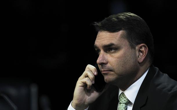 Áudio mostra Bolsonaro e Ramagem discutindo blindagem a Flávio contra investigação sobre 'rachadinha'