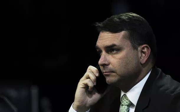 Áudio mostra Bolsonaro e Ramagem discutindo blindagem a Flávio contra investigação sobre 'rachadinha'