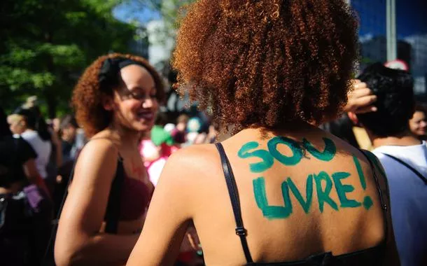 Quem tem medo do feminismo no Brasil?