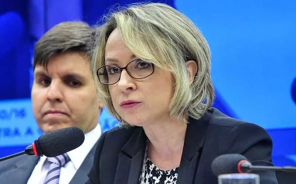 Delegada Erika Marena recebe aposentadoria especial voluntária