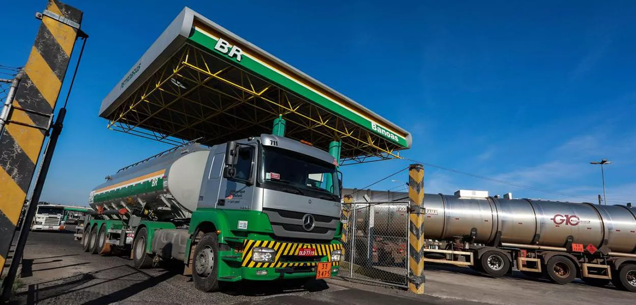 Corte de tributos e subvenção ao diesel podem reduzir pressão de preços, diz federação de distribuidoras