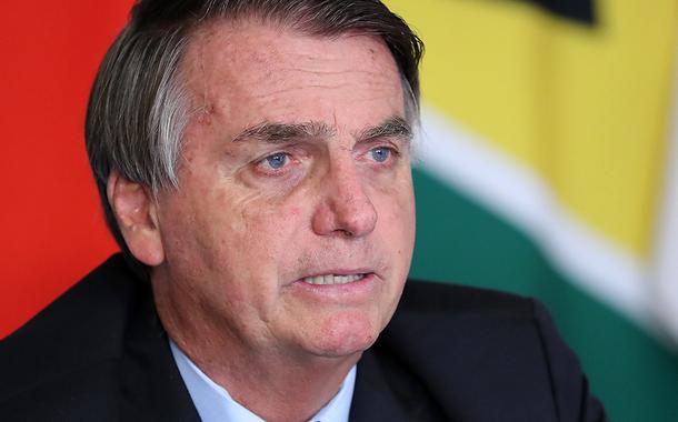 Bolsonaro pode pegar 15 anos de cadeia por fraude no cartão de vacina