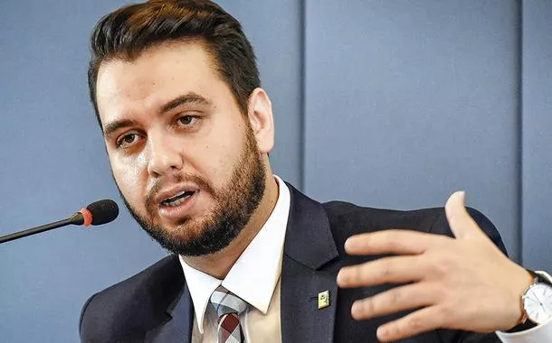 Filipe Martins não poderá dar entrevista à Folha durante investigação por atos golpistas, decide Moraes