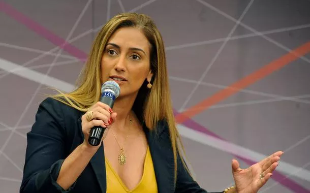 Flávia Arruda
