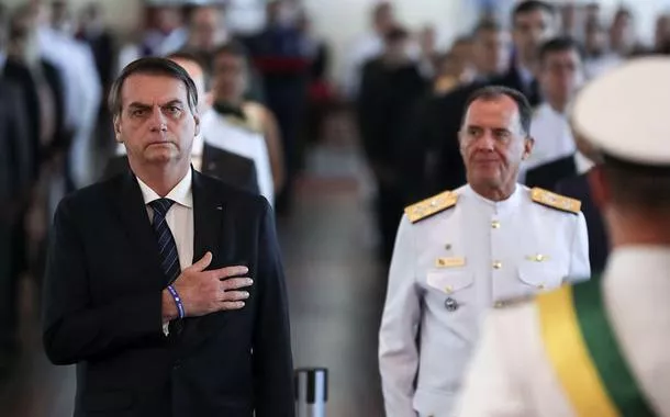 Jair torna-se Geni: boa de cuspir!