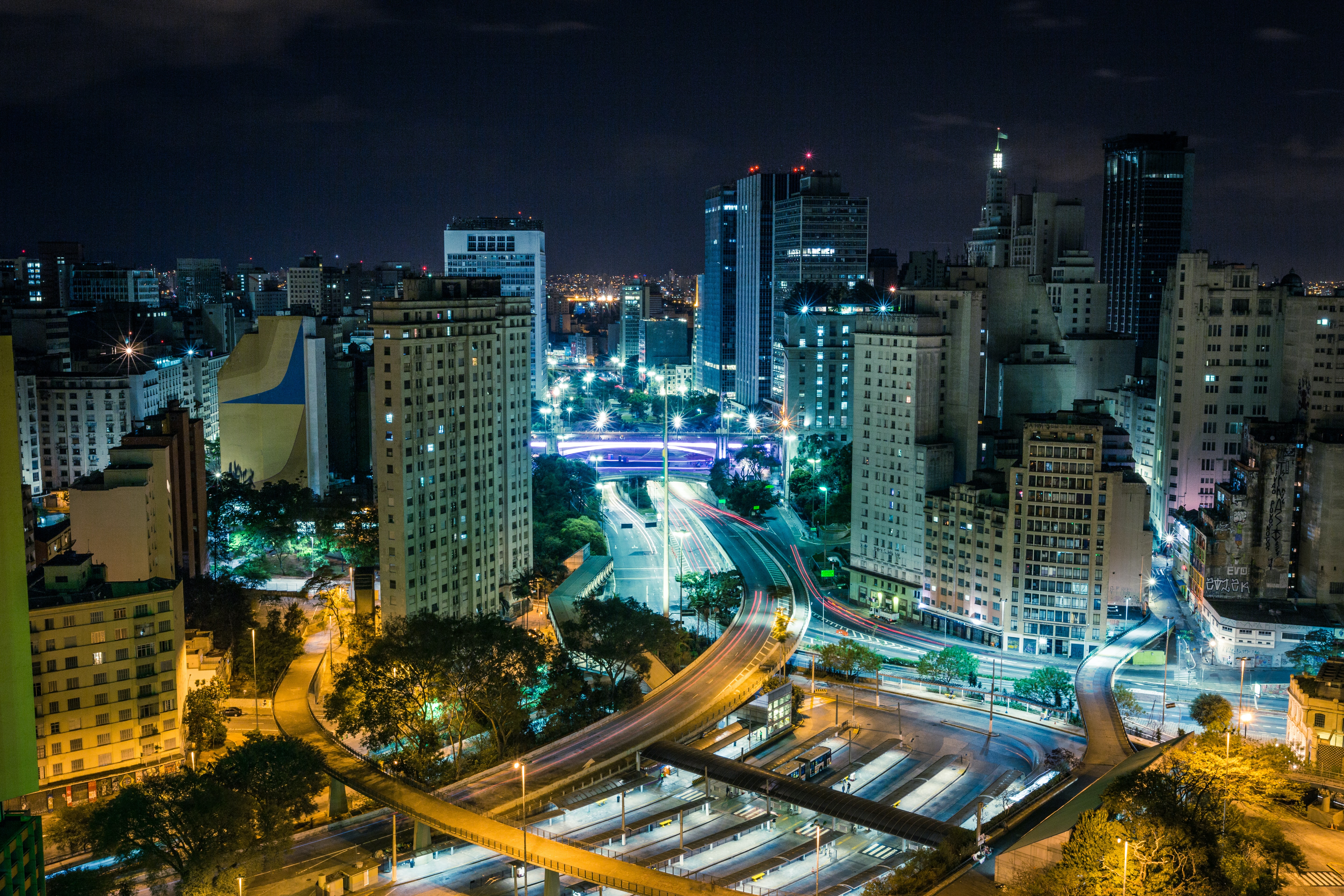 Uma economia em ação: como diferentes investimentos vêm transformando o cenário financeiro do Brasil