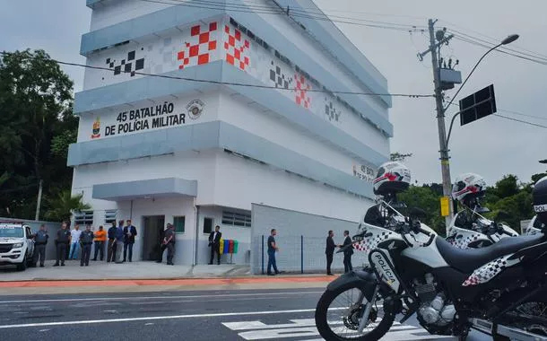 Violência policial: PM pisa na cabeça de homem durante abordagem em SP