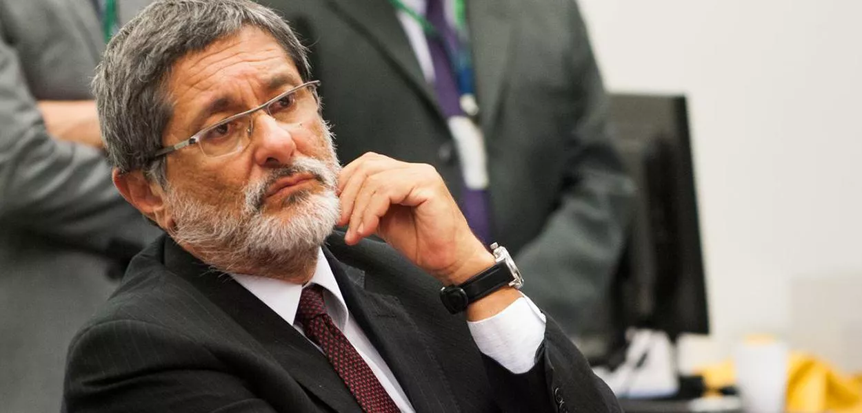 “Nós perdemos a capacidade de segurança energética nos derivados”, diz Gabrielli