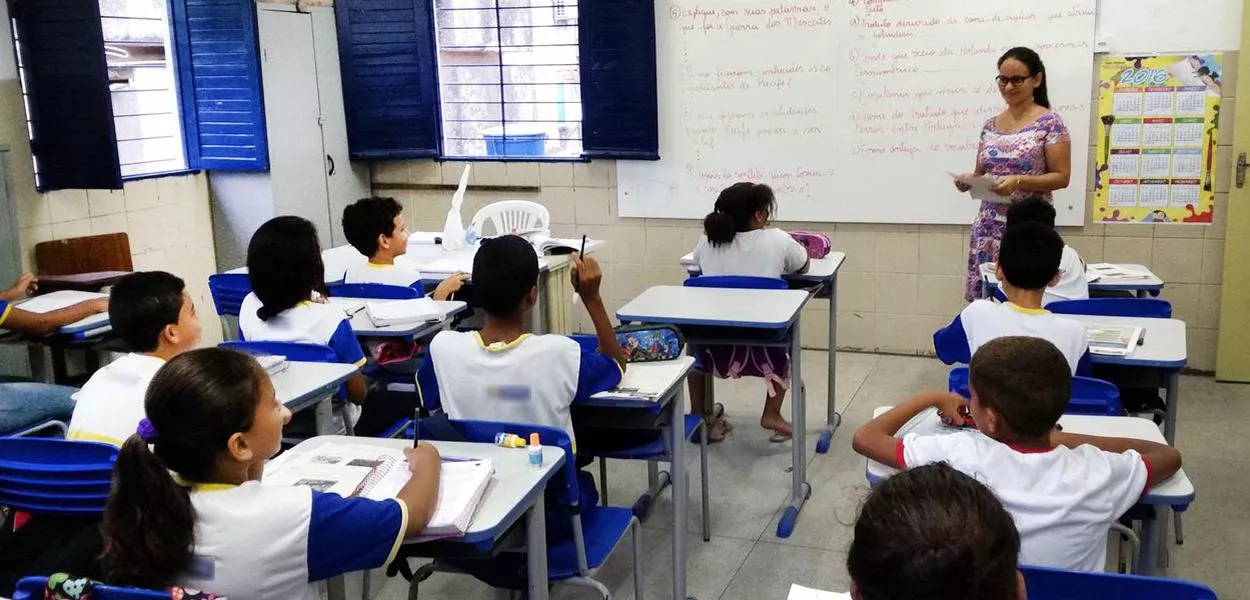 Professores criticam falta de previsão para novas etapas de vacinação em SP