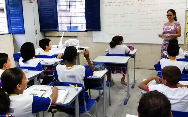 Professores criticam falta de previsão para novas etapas de vacinação em SP