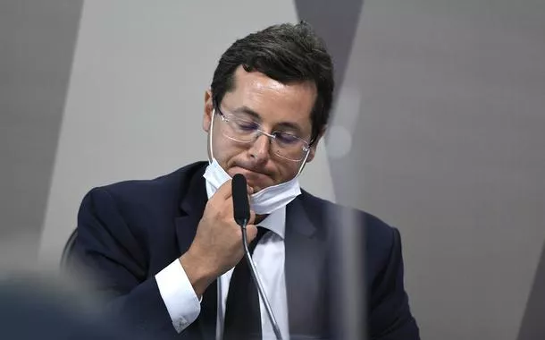 Advogado de Bolsonaro busca audiência com Moraes para esclarecer estadia em embaixada