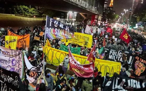 O poder emana do povo. O povo brasileiro está exercendo-o no momento?