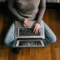 Fim da linha para EAD em 5 cursos: o que muda na graduação com novo decreto