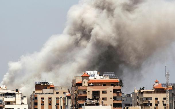 Fumaça sobre a Cidadeapostar no flamengo hojeGaza durante ataque aéreo israelense