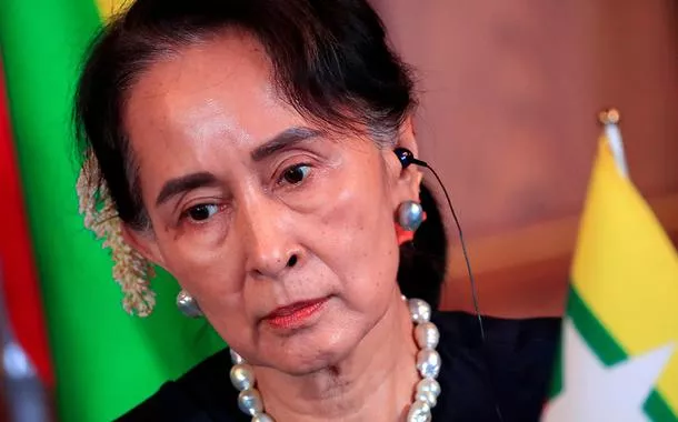 Ex-líder de Mianmar Suu Kyi é transferida para prisão domiciliar