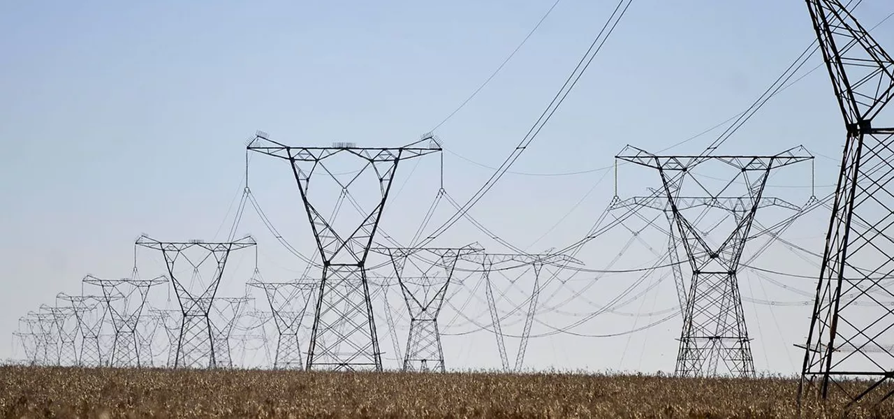 Linhas de transmissão de  energia elétrica