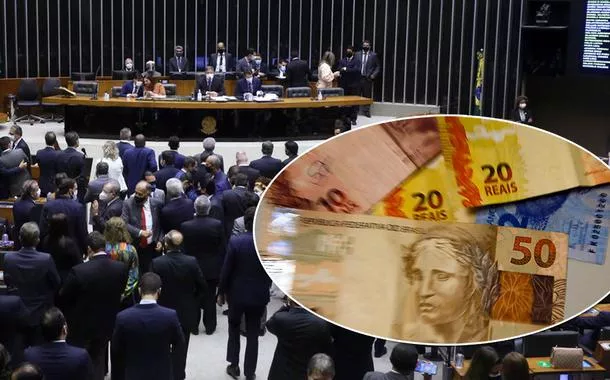 Câmara e notas de dinheiro