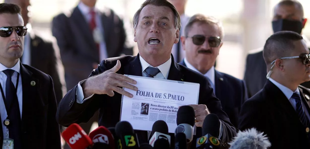 Bolsonaro manda jornalistas calarem a boca (05.05.20)