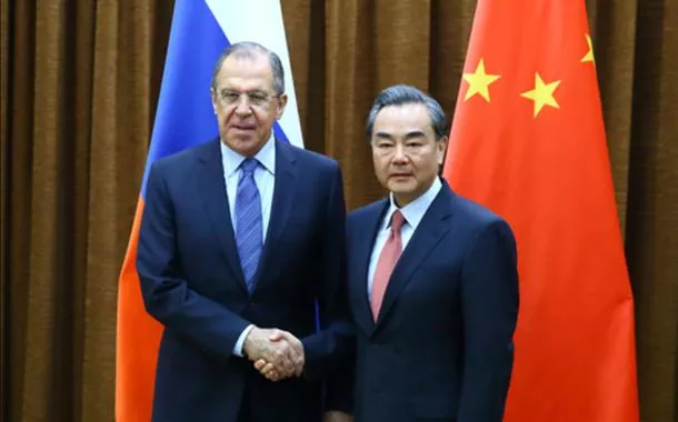 Visita de Lavrov à China fortalece parceria estratégica abrangente