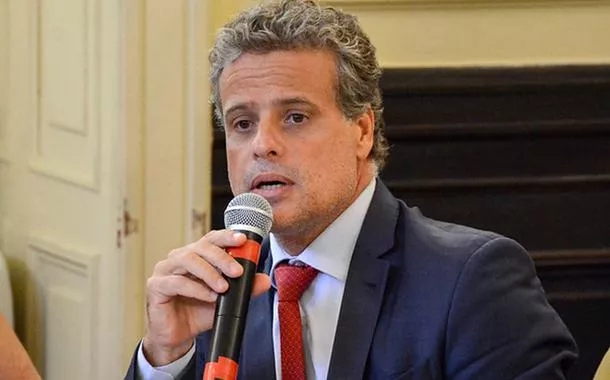 Leonel Brizola Neto cobra a demissão de Carlos Lupi