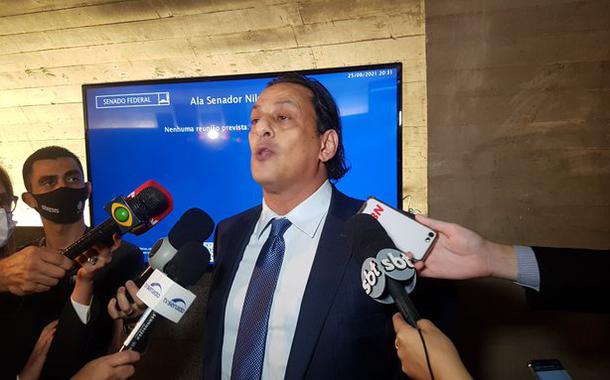 PF apreende celular de Wassef, peça-chave no esquema de desvio de joias comandado por Bolsonaro