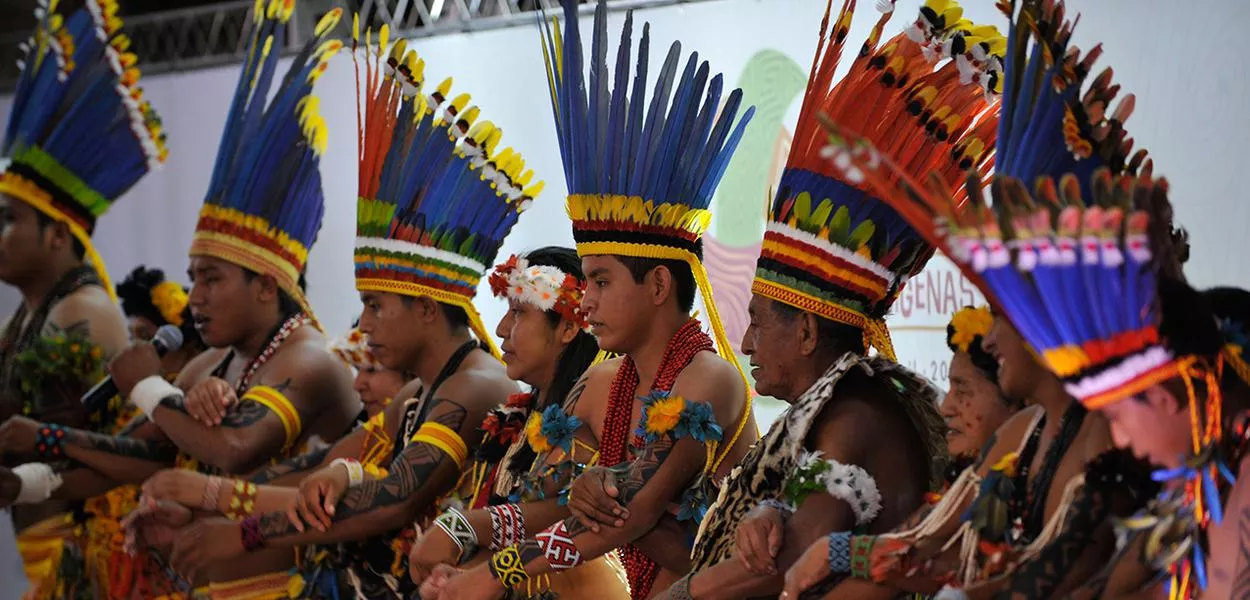 Por uma Saúde Decolonial