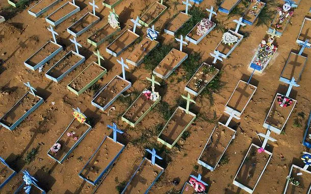 Números assustadores da Covid-19 no Brasil: um genocida disputa com Idi Amin Dadá